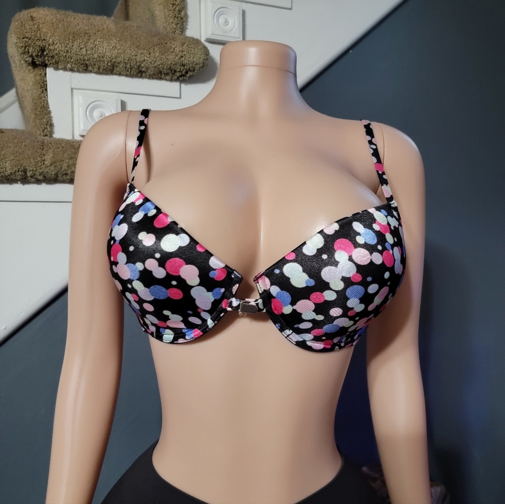 Chic Underwire Bra with Polka Dot Design